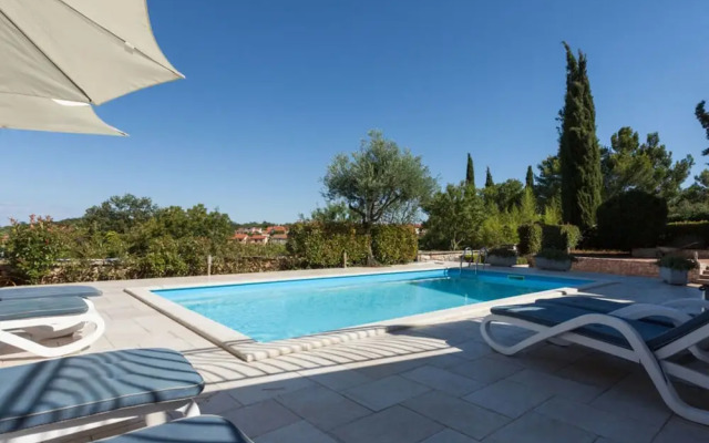 Villa Rosy Comfortable Holiday Residence