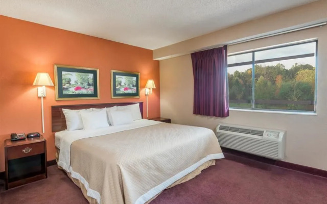 Days Inn Pittsburgh-Harmarville