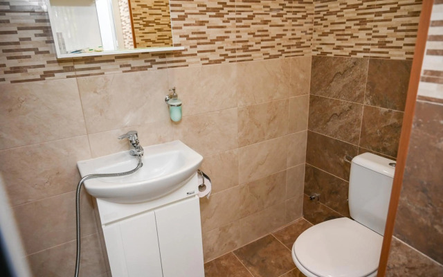 The White Horse Apartment 1