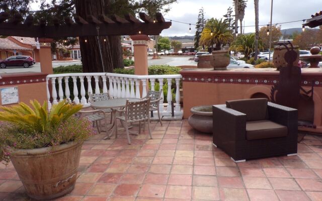 Best Western Plus El Rancho Inn