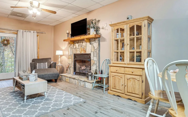 'innsbruck Alpine Getaway' w/ Shared Hot Tub!