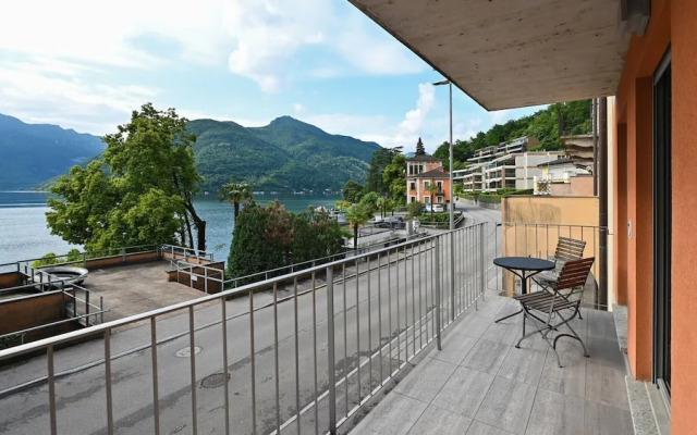 Sunny Suite With Lake View
