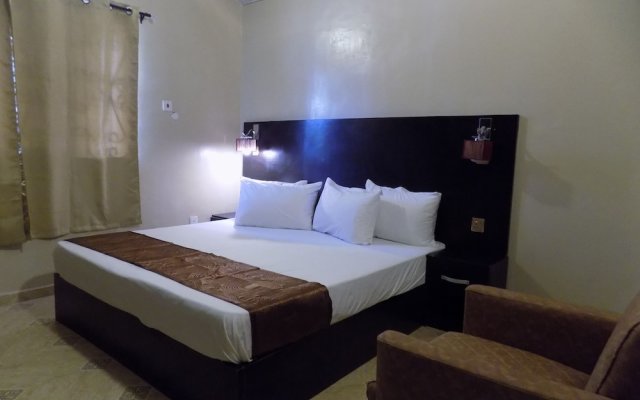 Posh Apartments Bussiness Hotel