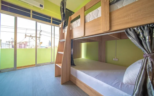 UrbanNest Hostel