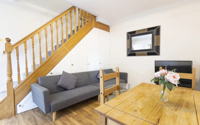 Detached 4beds - Windsor, Heathrow & London Access