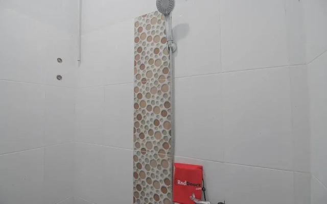 RedDoorz near RS Harapan Bersama