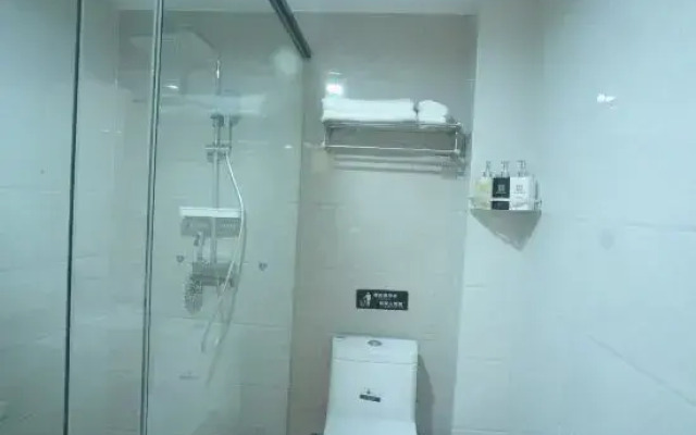 Liping Yihe Shangpin Hotel