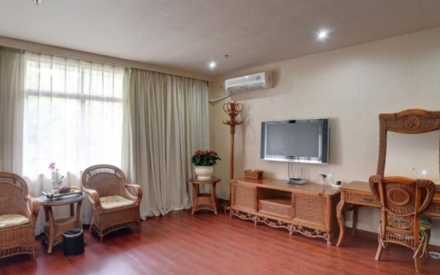 Southeast Huadu Hot Spring Hotel