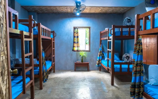 Sinag Hostel - Adults Only