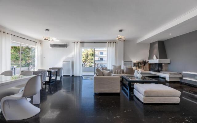 Sophisticated and Spacious 3 Bdrm apt in Glyfada Center