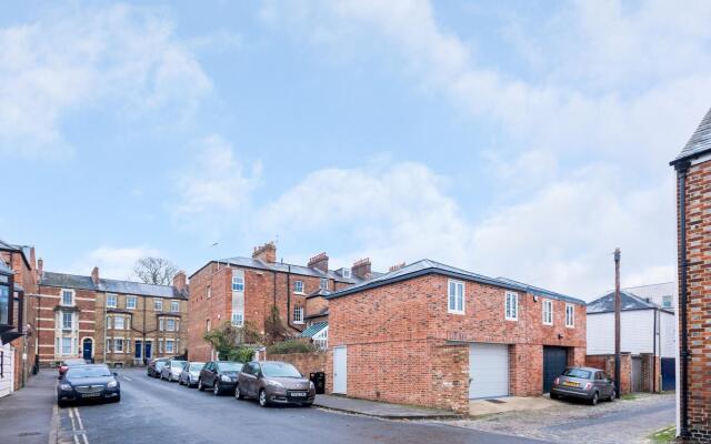 The Mews - 1BR Studio in Jericho Near City Centre