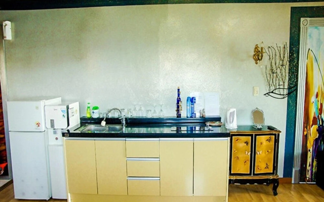 Geojedo Santa Monica Pension