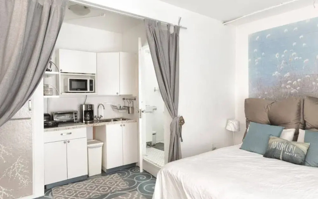 @ Poetic French Style Cottage @venice Beach Studio Bedroom Apts