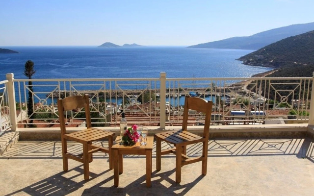 Villa Doruk by Akdenizvillam