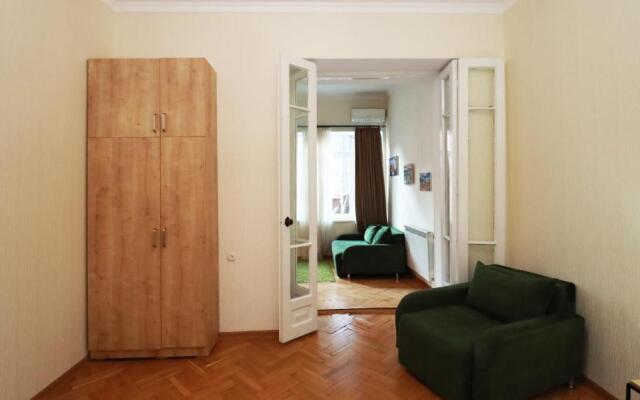 Bright and cozy 1BR apt in the heart of Tbilisi
