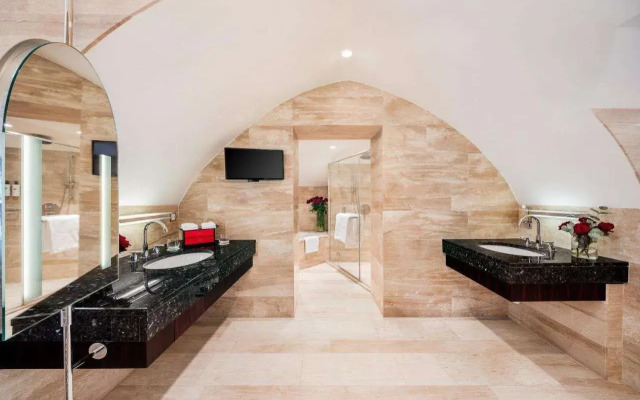 Mandarin Oriental, Prague