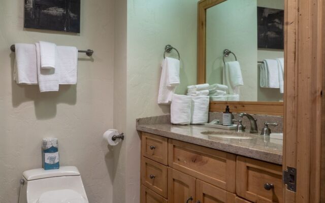 Four Bedroom Penthouse in Canyons Village by RedAwning