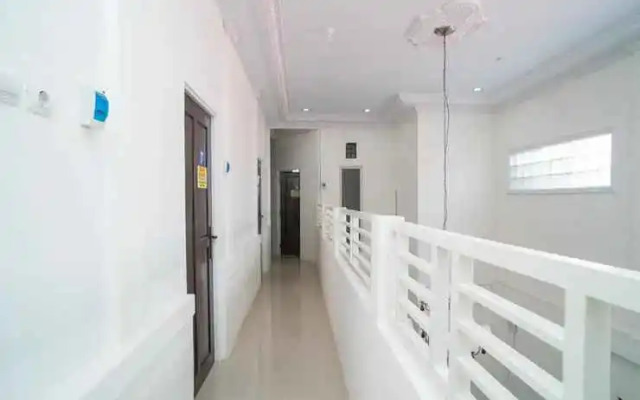 RedDoorz Syariah Near Jalan A Yani KM 8 Citraland