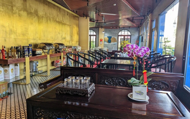 1925 Ha Long Hotel