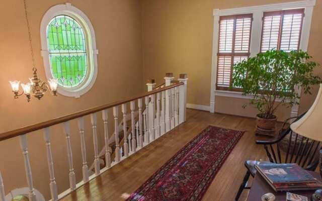 Charles Bass House Bed & Breakfast