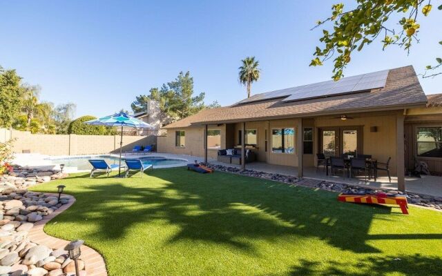 Scottsdale Friess 4 Bedroom Home by RedAwning