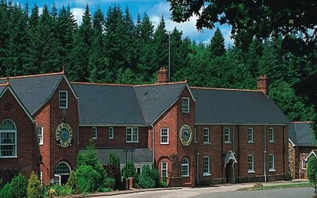 Fox & Hounds Country Hotel