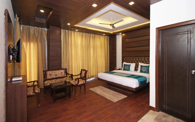 OYO Premium 093 Near St George College