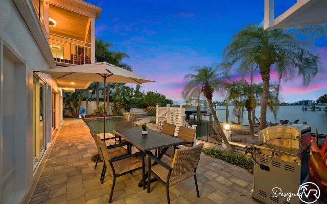 Chic 8BR with Heated Pool & Waterview
