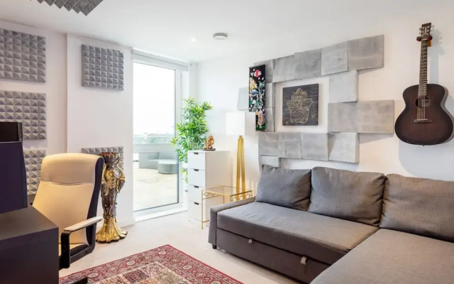 Stunning Brentford Penthouse