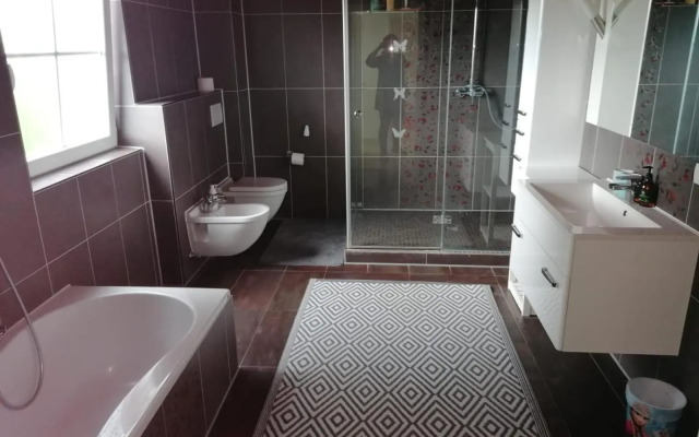 Großes 5 Zimmer Apartment bei Hannover