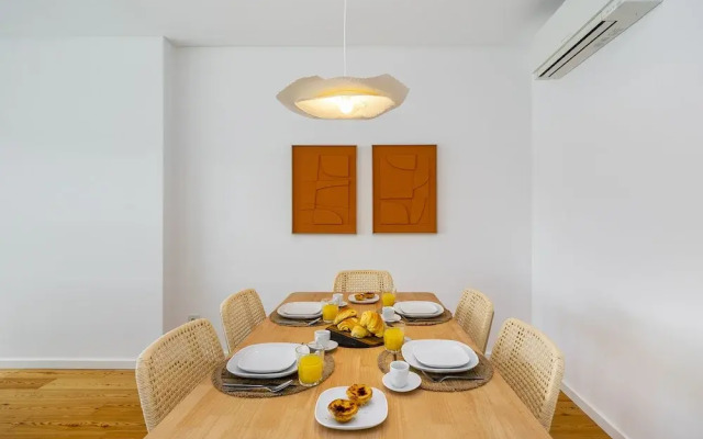 Urban Retreat W/Parking, Elevator & Ac By Benfica Stadium