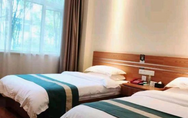 Yake Light House Hotel (Luoyang Longmen High-speed Railway Station Kaiyuan Avenue)
