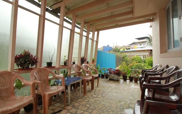 OYO 4303 Flora Home Stay