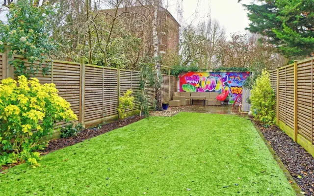 4 Bedroom House, Barnes