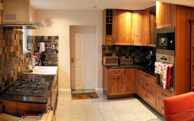 Highbury House Apartment