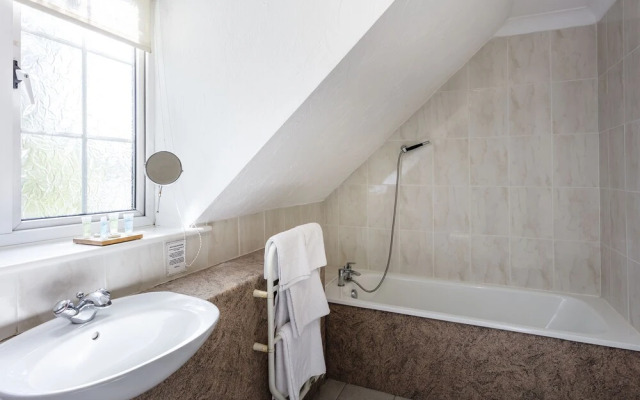 Roydon Marina Village Hotel