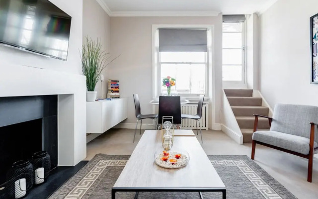Kensington Apartment with terrace