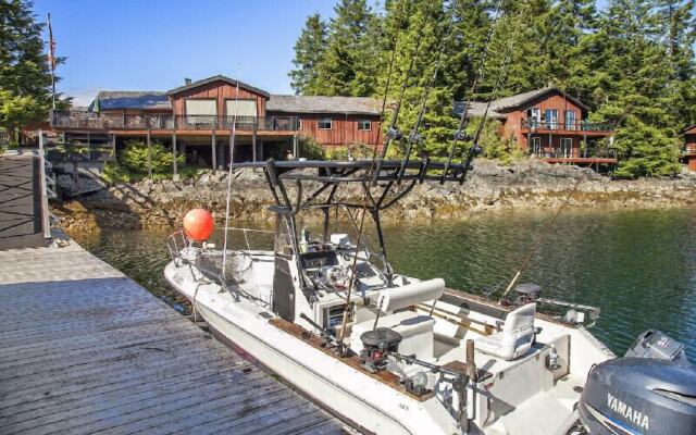 Nootka Island Lodge