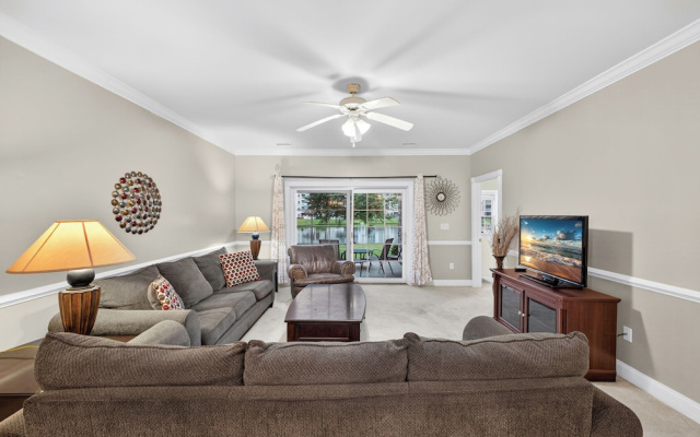 Magnolia Pointe Luster Leaf 4847-102