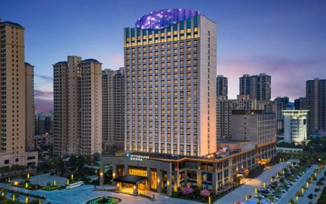 Xinyang Jin Jiang International Hotel