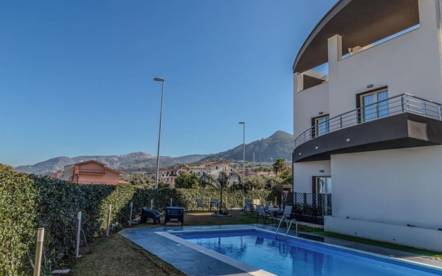 Residence con Piscina e Giardino