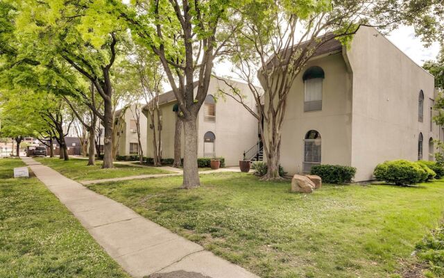 Stylish Condo w/ Pool in Knox Henderson!