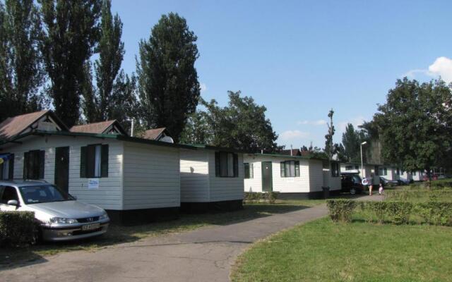 Happy Camp mobile homes in Füred Camping