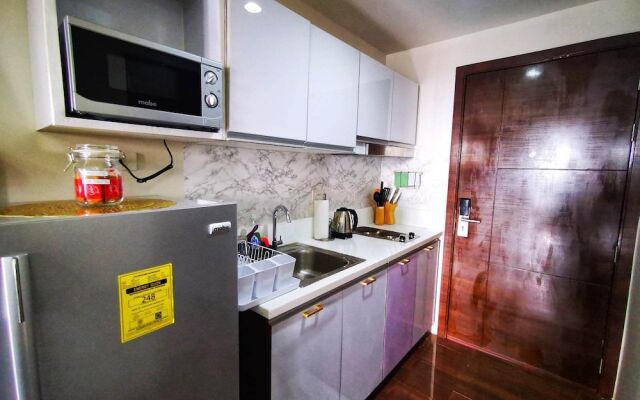 One Bedroom Balcony With Great Location and Value