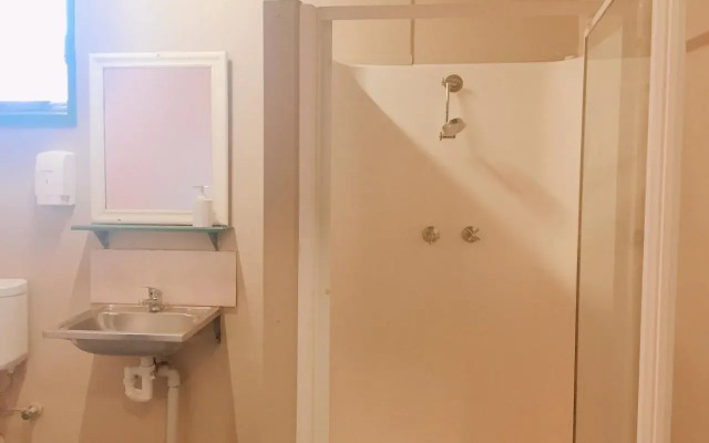 Sundancer Backpackers Resort