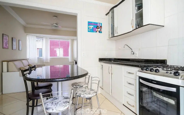 2 Bedroom apt 100m From th Central Beach BC Edg402