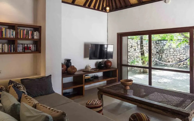 Sira Beach House