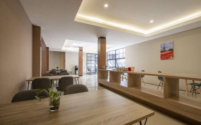 RedDoorz Plus near Ronggowarsito Museum Semarang