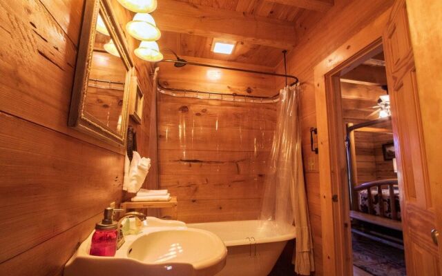 The Lazy K 3 Bedroom Cabin by RedAwning