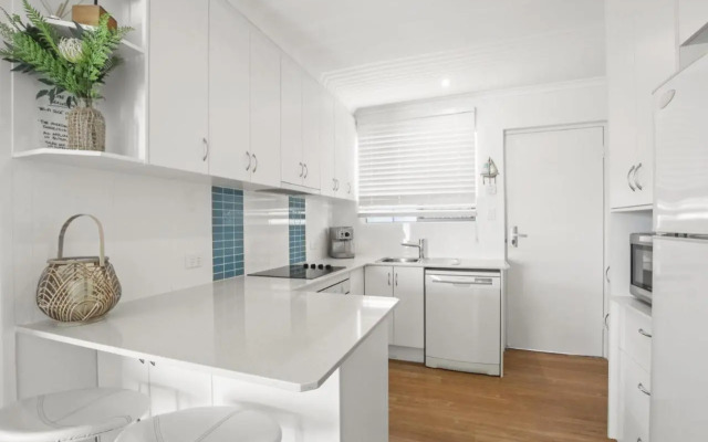 Beachcomber Unit 2 7 Dingle Ave